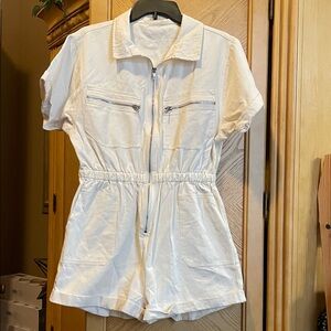 Nova Vintage Cream Short Sleeve Romper size medium